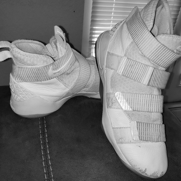 lebron soldier 11 triple white